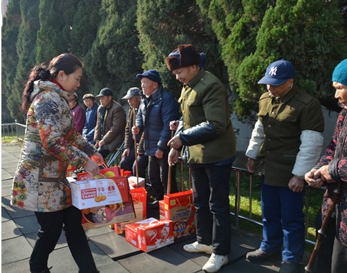 冬日暖阳—龙8集团走访慰问樟树市福利院