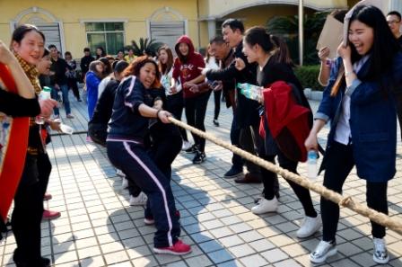 龙8集团举行庆祝2016年三八节活动